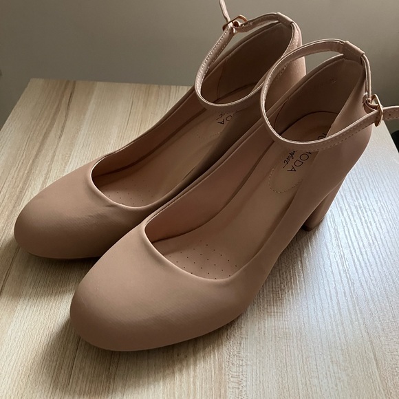 Shoes - Top moda Mary Jane ankle strap shoes 9 round toe chunky heels pump